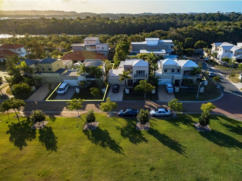 5 Tahiti St, Kawana Island QLD 4575