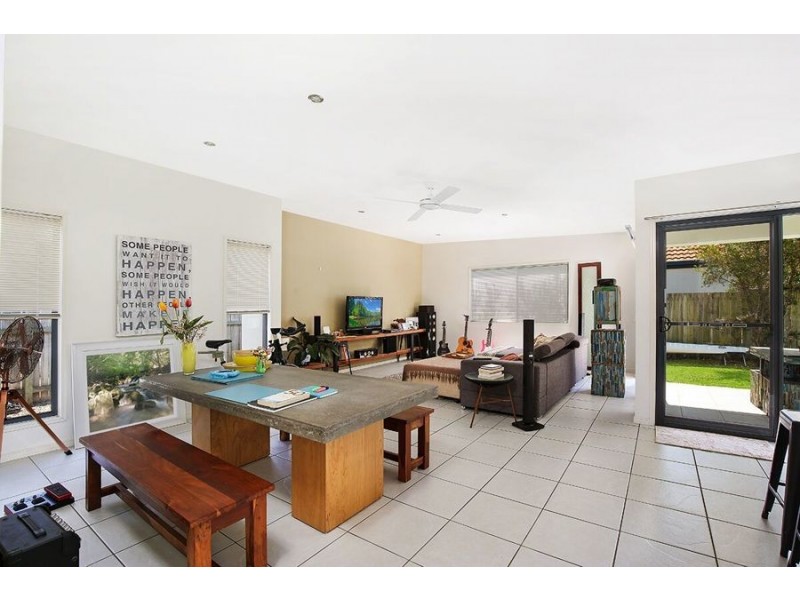 5 Tahiti St, Kawana Island QLD 4575