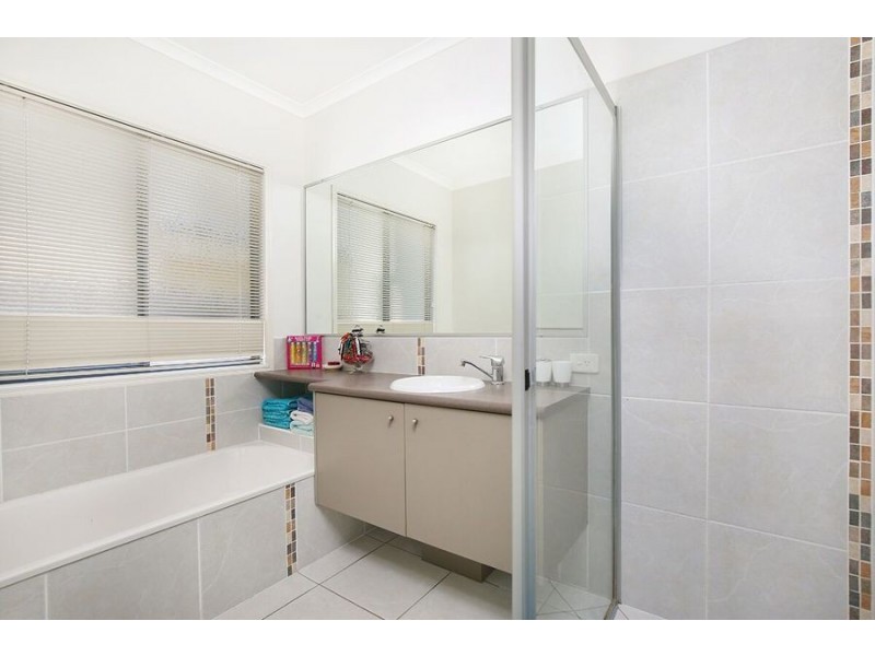 5 Tahiti St, Kawana Island QLD 4575