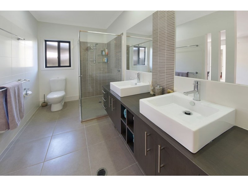 10 Jersey Place, Kawana Island QLD 4575