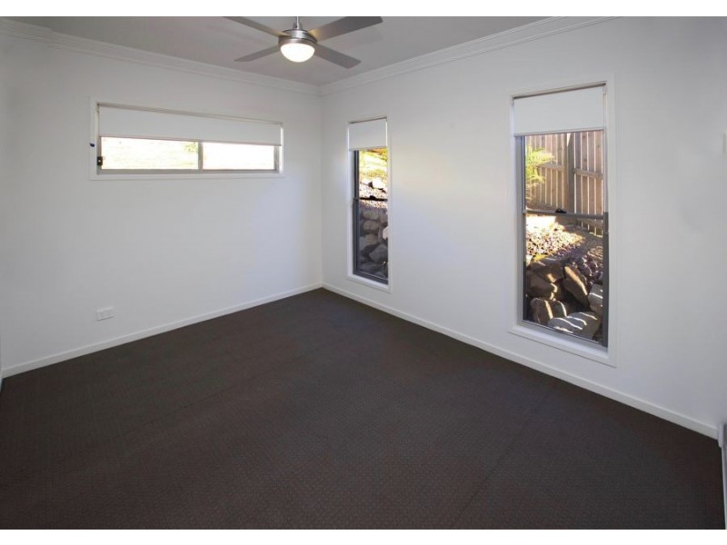 15 Tree View Cres, Little Mountain QLD 4551