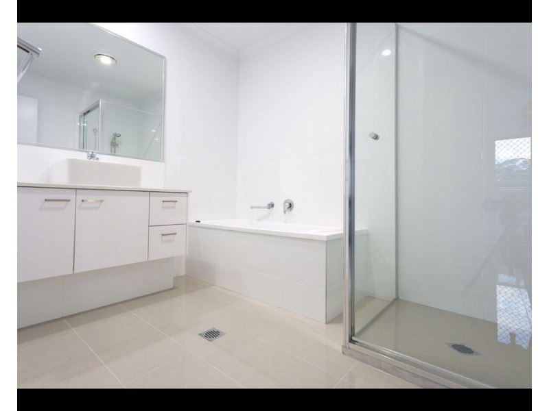 13B Treeview Crescent, Little Mountain QLD 4551