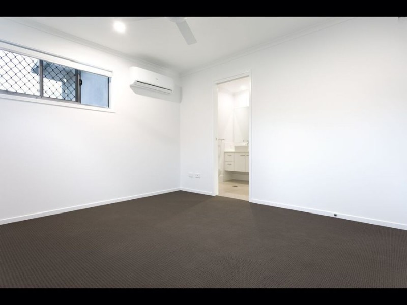 13B Treeview Crescent, Little Mountain QLD 4551