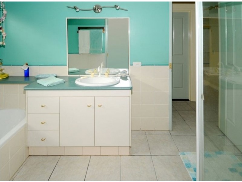 19 Rosella St, Parrearra QLD 4575