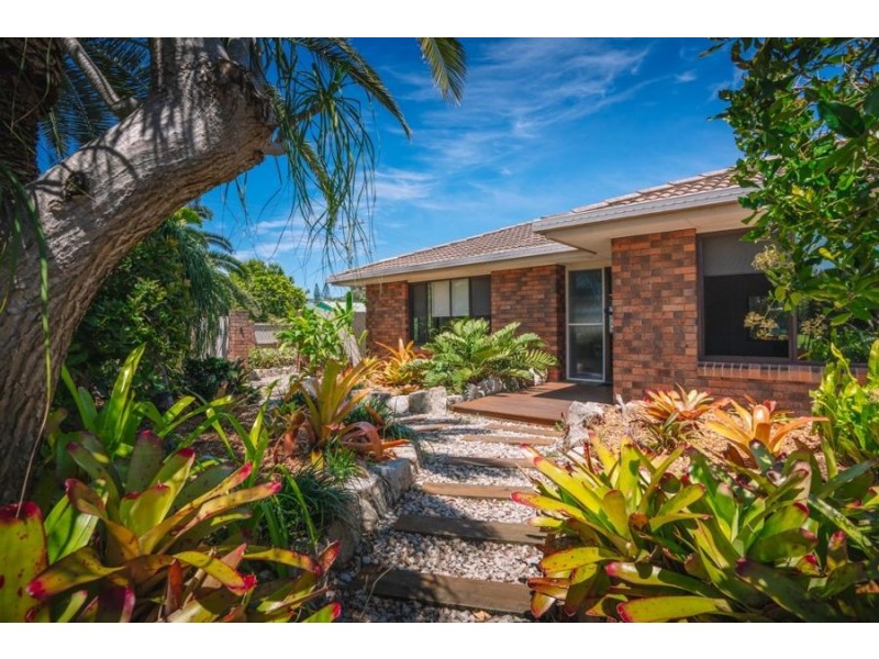 2 Halyard Drv, Wurtulla QLD 4575