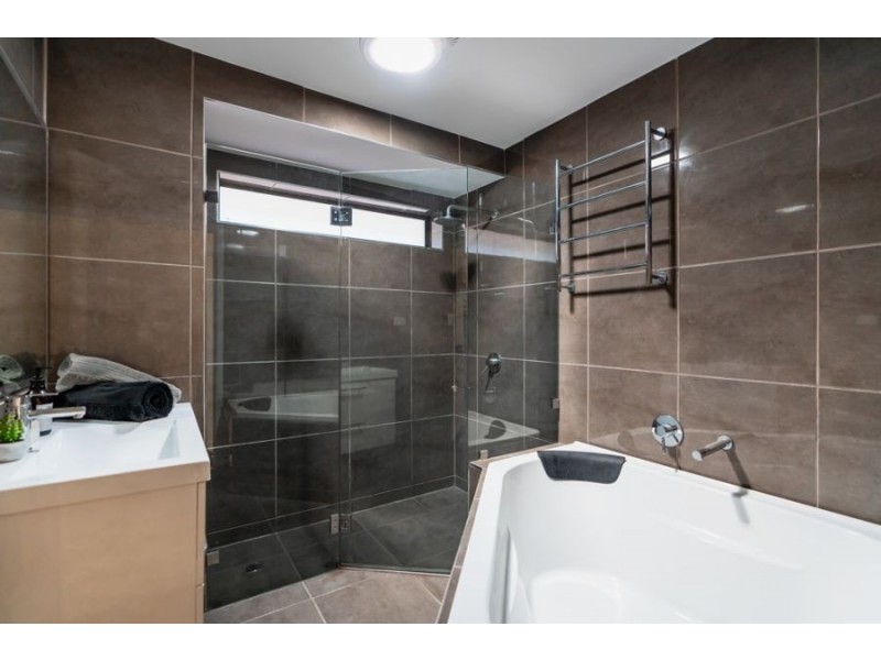 2 Halyard Drv, Wurtulla QLD 4575