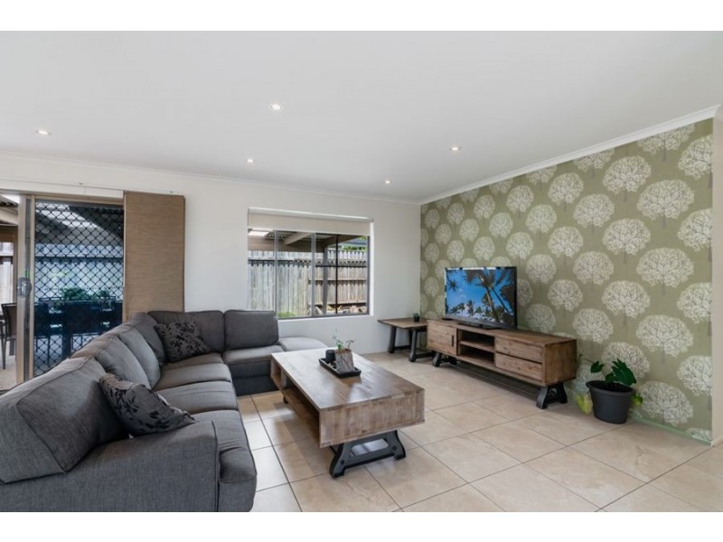 2 Halyard Drv, Wurtulla QLD 4575