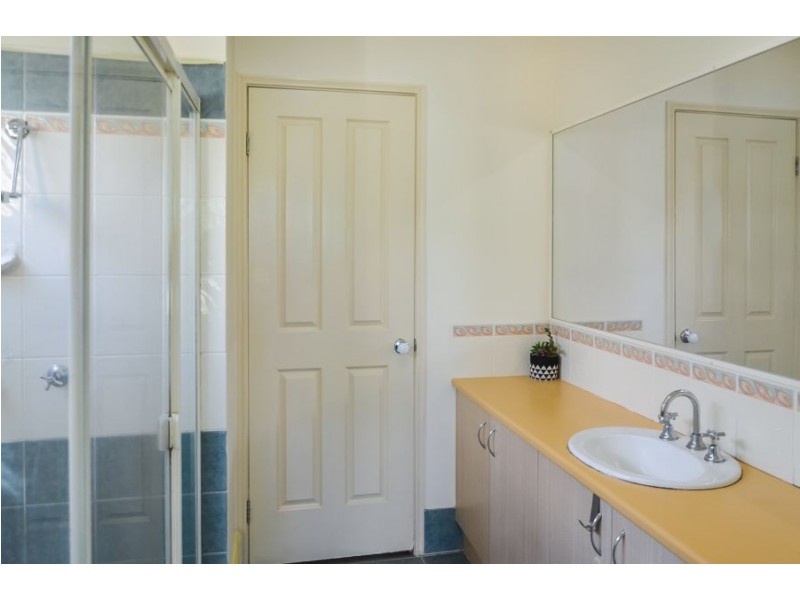 2 Corsica Crt, Kawana Island QLD 4575