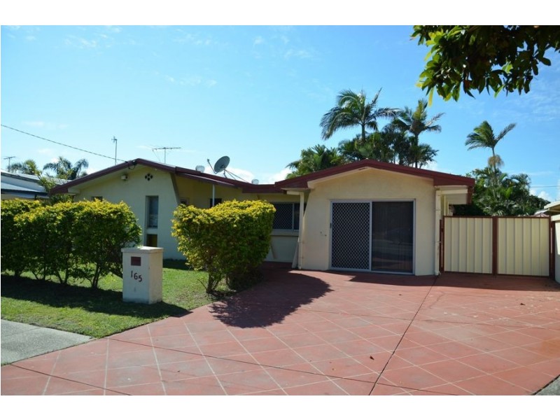 165 Nicklin Way, Warana QLD 4575