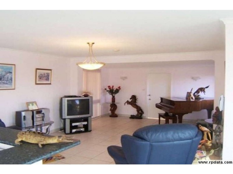 165 Nicklin Way, Warana QLD 4575
