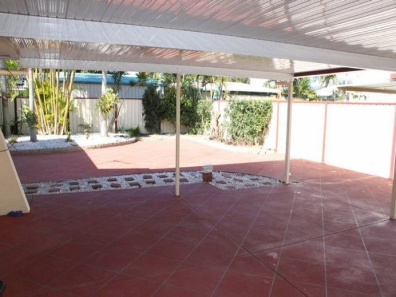 165 Nicklin Way, Warana QLD 4575