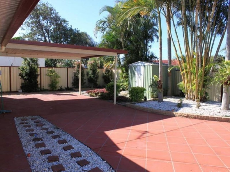 165 Nicklin Way, Warana QLD 4575