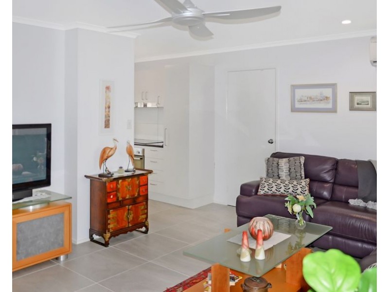 275/6 Melody Court, Warana QLD 4575