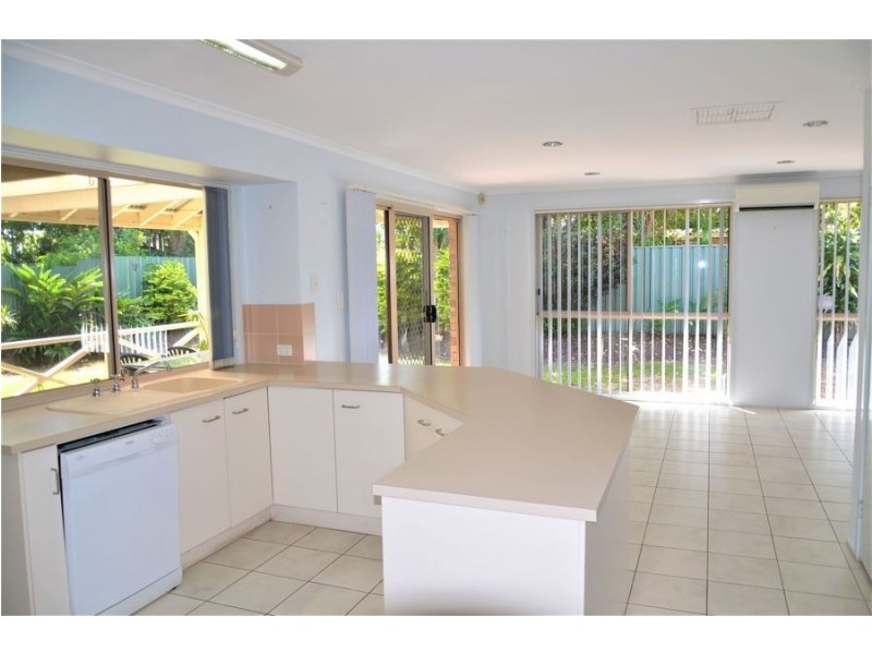 139 Nicklin Way, Warana QLD 4575