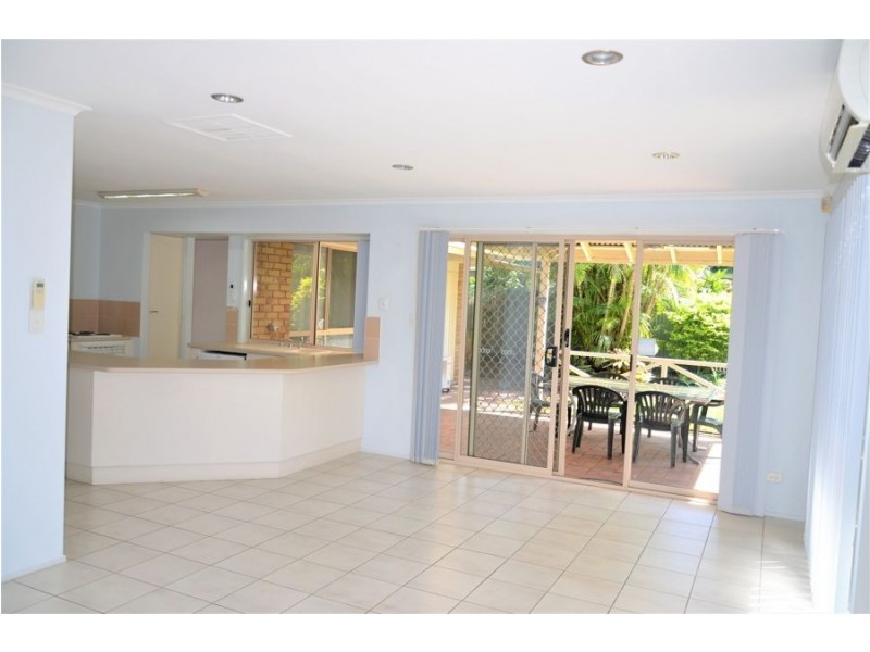 139 Nicklin Way, Warana QLD 4575