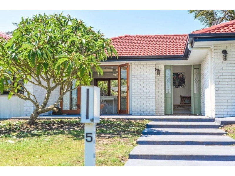 5 Perina St, Warana QLD 4575
