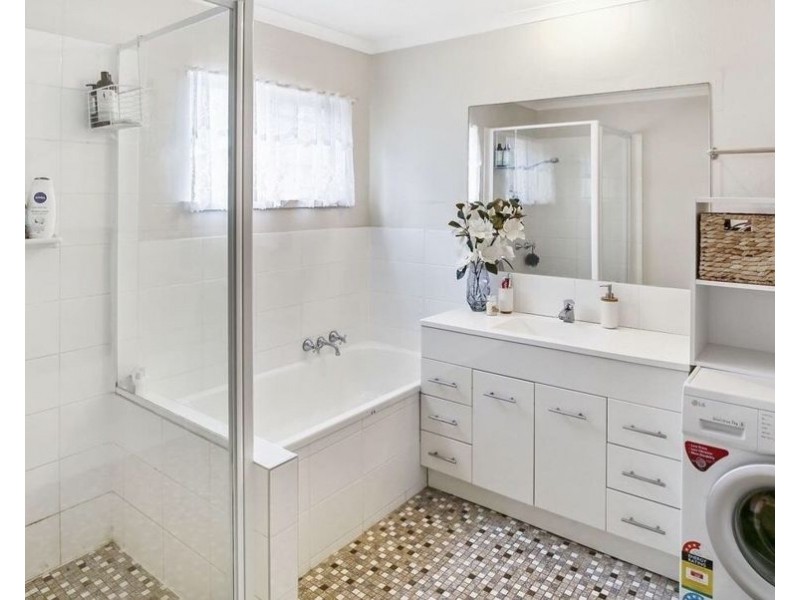 3/8 Taylor Ave, Golden Beach QLD 4551