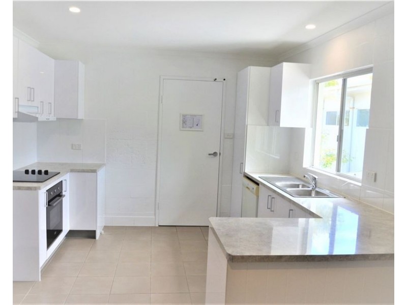 3/8 Taylor Ave, Golden Beach QLD 4551