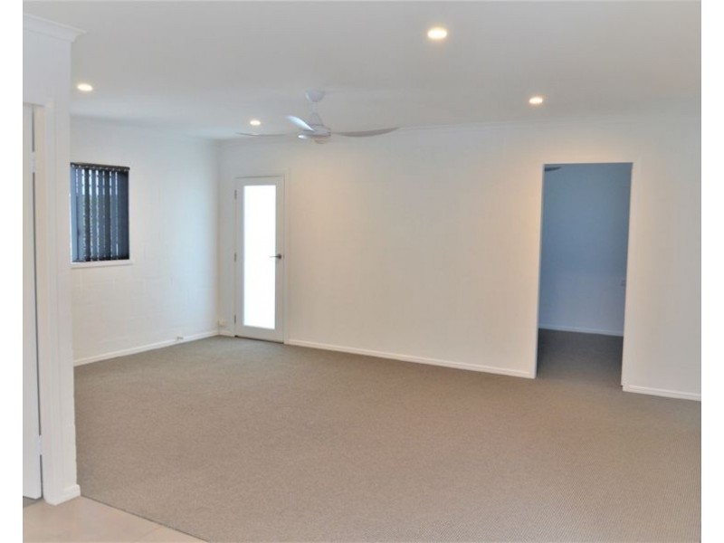 3/8 Taylor Ave, Golden Beach QLD 4551