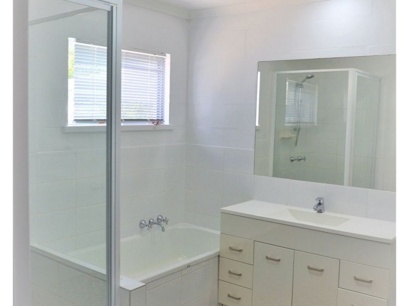 3/8 Taylor Ave, Golden Beach QLD 4551
