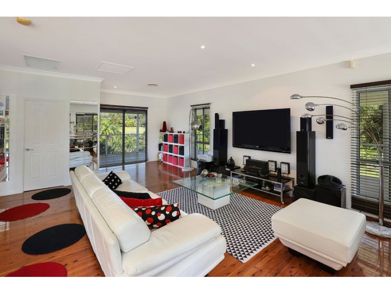 11 Jirrima Cres, Cooroibah QLD 4565