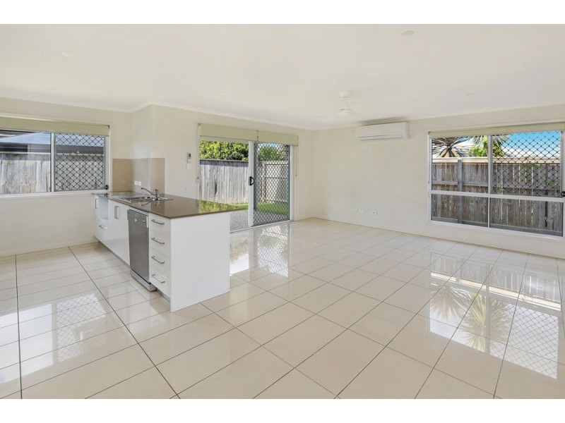 12 Henning Cres, Meridan Plains QLD 4551