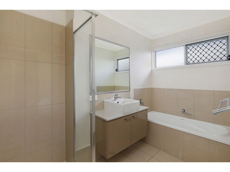 12 Henning Cres, Meridan Plains QLD 4551