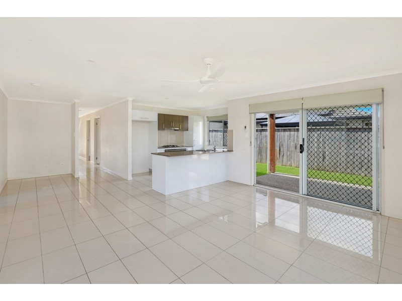12 Henning Cres, Meridan Plains QLD 4551