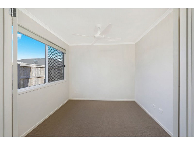 12 Henning Cres, Meridan Plains QLD 4551