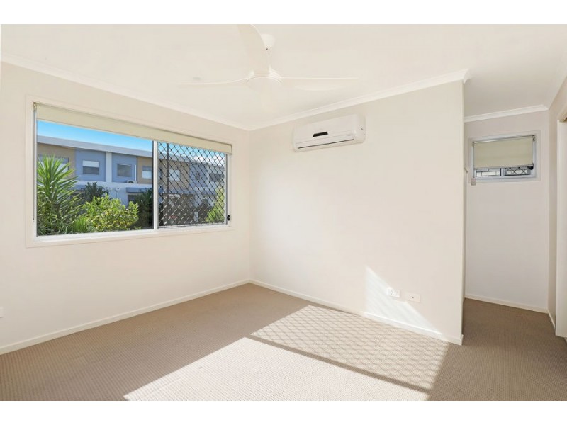 12 Henning Cres, Meridan Plains QLD 4551
