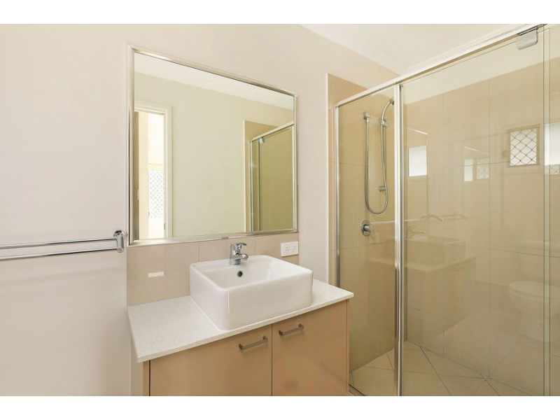 12 Henning Cres, Meridan Plains QLD 4551