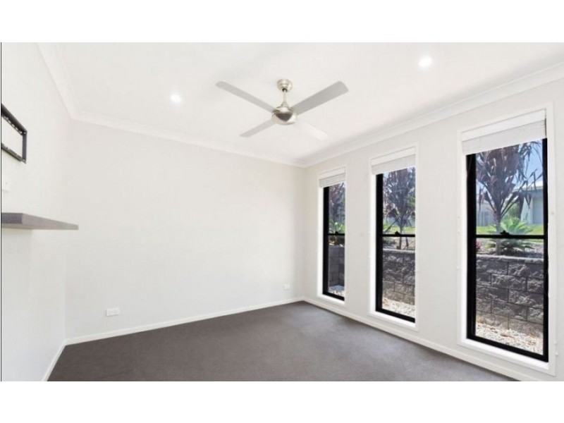 22 Highland Terrace, Little Mountain QLD 4551