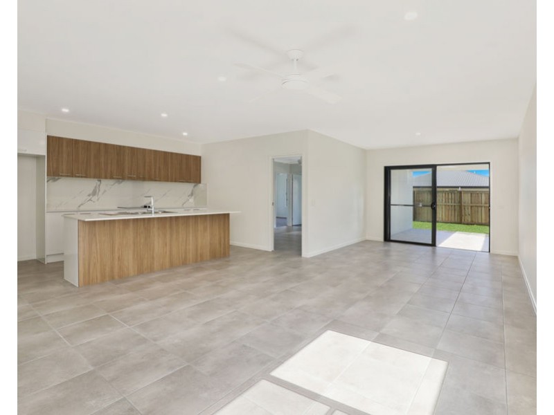13 Sunny St., Palmview QLD 4553