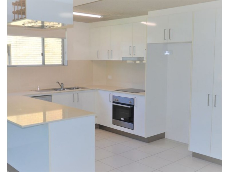 U2/17 Landsborough Parade, Golden Beach QLD 4551