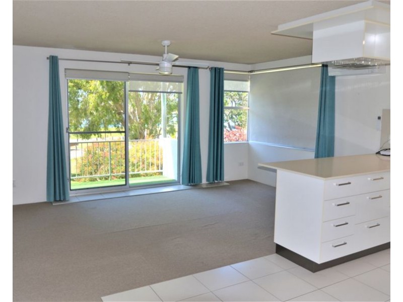 U2/17 Landsborough Parade, Golden Beach QLD 4551