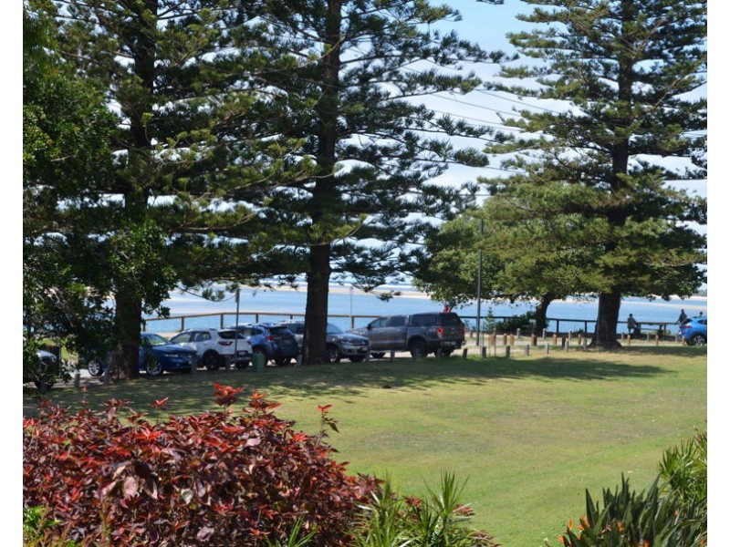U2/17 Landsborough Parade, Golden Beach QLD 4551