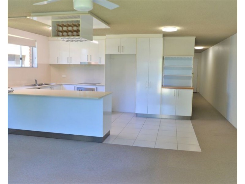 U2/17 Landsborough Parade, Golden Beach QLD 4551