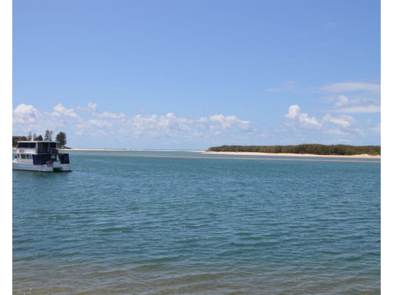 U2/17 Landsborough Parade, Golden Beach QLD 4551