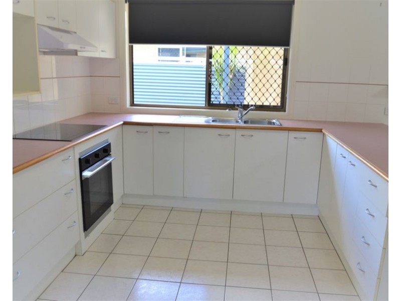 2/44 Balyarta Street, Mooloolaba QLD 4557