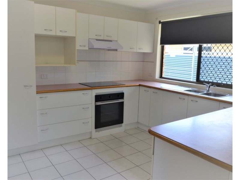 2/44 Balyarta Street, Mooloolaba QLD 4557