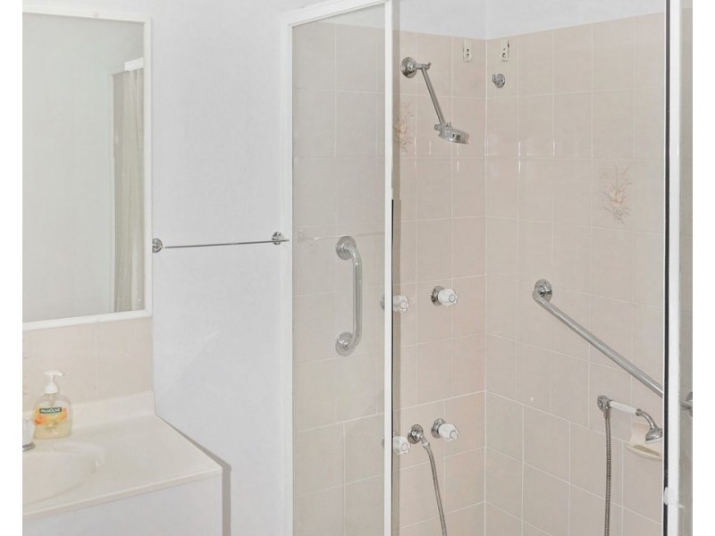 250/4 Melody Court., Warana QLD 4575