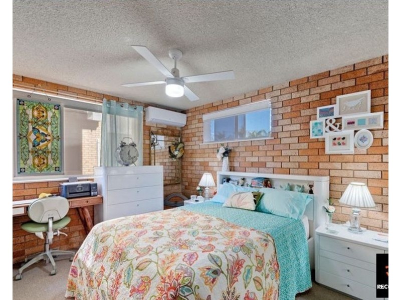 2/17 Landsborough Parade, Golden Beach QLD 4551