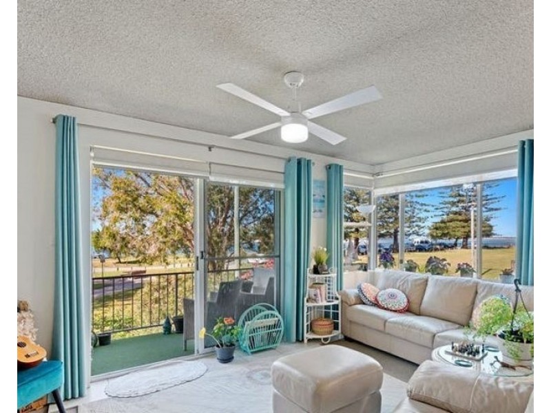 2/17 Landsborough Parade, Golden Beach QLD 4551