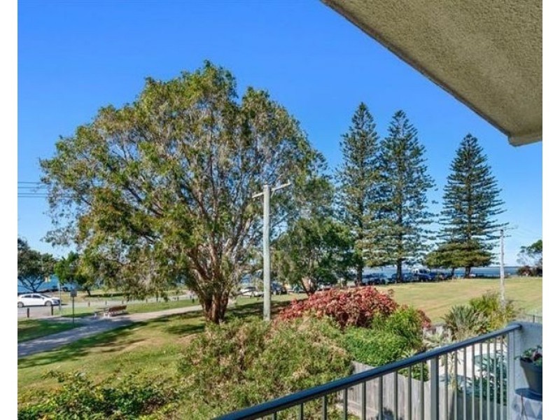 2/17 Landsborough Parade, Golden Beach QLD 4551