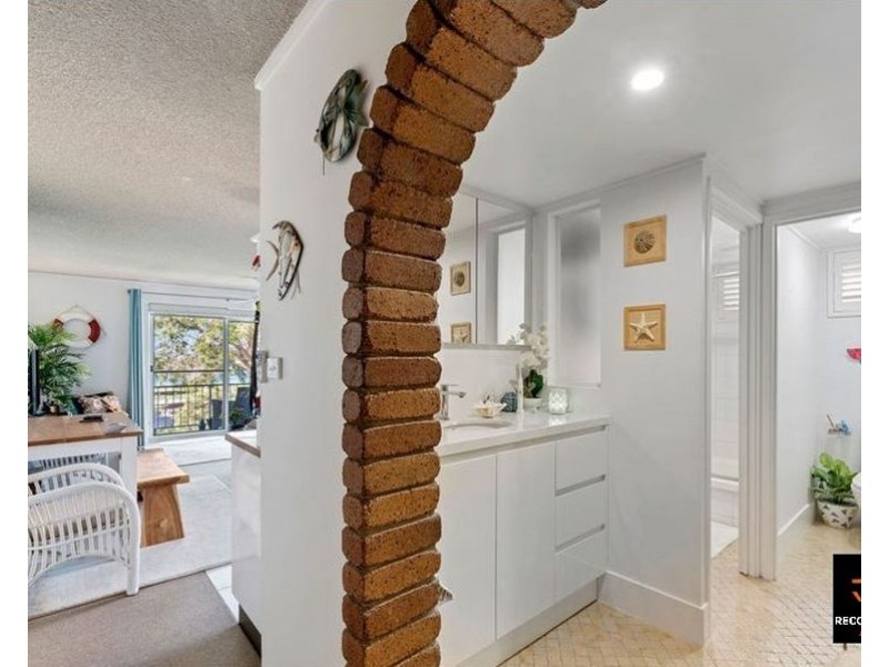 2/17 Landsborough Parade, Golden Beach QLD 4551