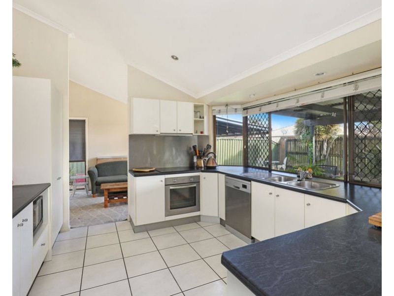 29 Ilaroo St, Warana QLD 4575