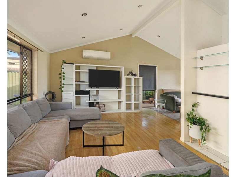 29 Ilaroo St, Warana QLD 4575