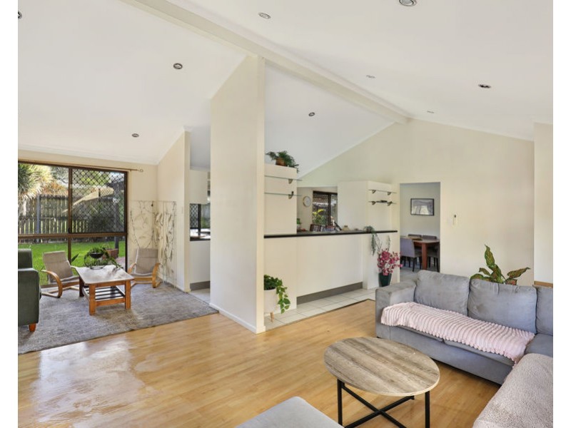 29 Ilaroo St, Warana QLD 4575