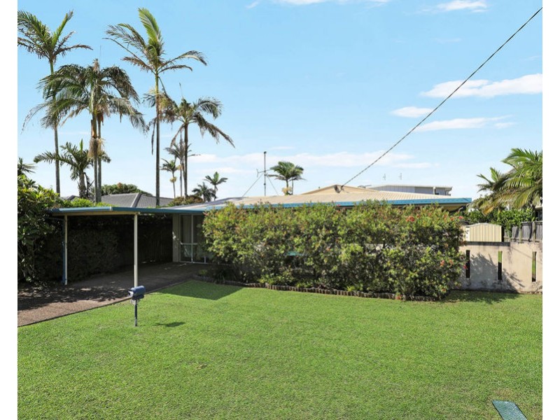 60 Saleng Cres, Warana QLD 4575