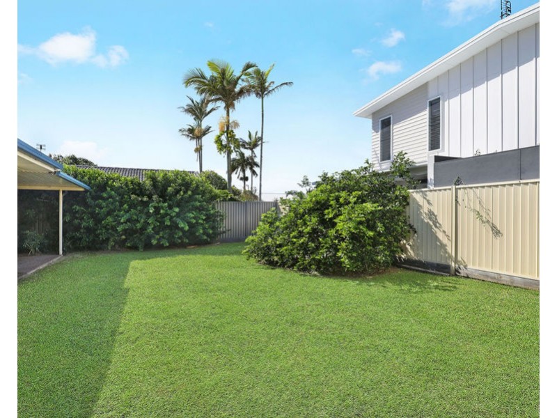 60 Saleng Cres, Warana QLD 4575